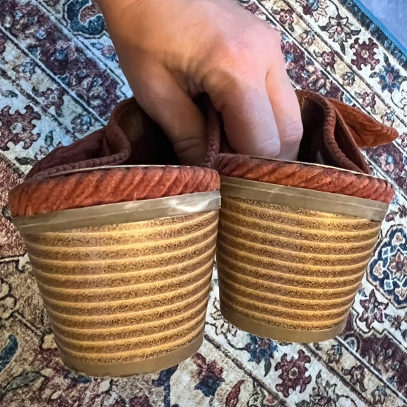 EUC American Eagle brown corduroy bow heeled slide mules, size 8 - Picture 5 of 7